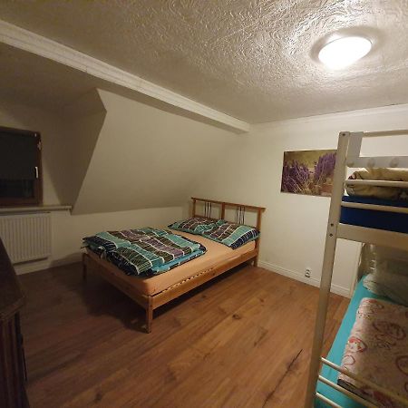 Dachgeschosswohnung In Neumuenster 2 Zimmer المظهر الخارجي الصورة