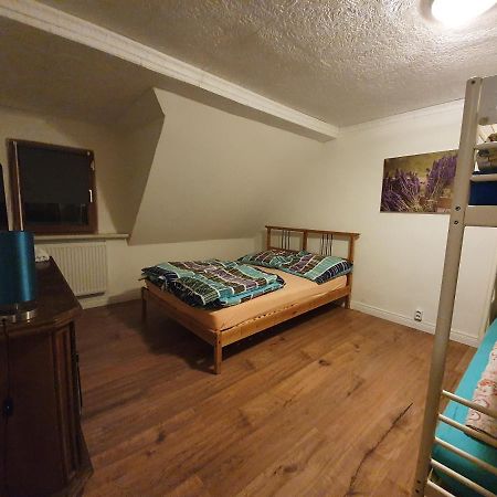 Dachgeschosswohnung In Neumuenster 2 Zimmer المظهر الخارجي الصورة