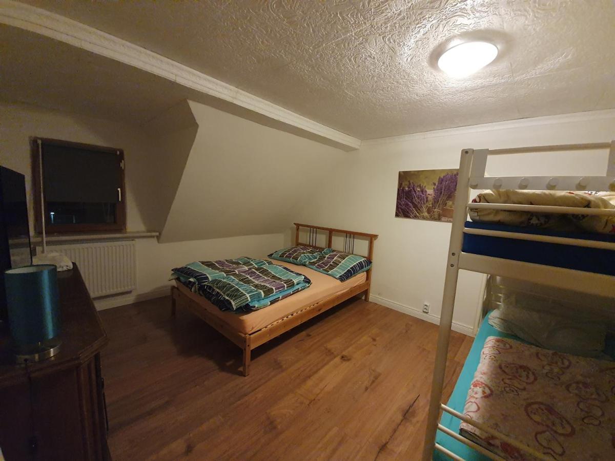 Dachgeschosswohnung In Neumuenster 2 Zimmer المظهر الخارجي الصورة