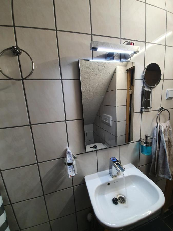 Dachgeschosswohnung In Neumuenster 2 Zimmer المظهر الخارجي الصورة