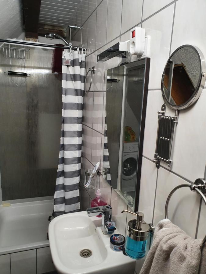 Dachgeschosswohnung In Neumuenster 2 Zimmer المظهر الخارجي الصورة