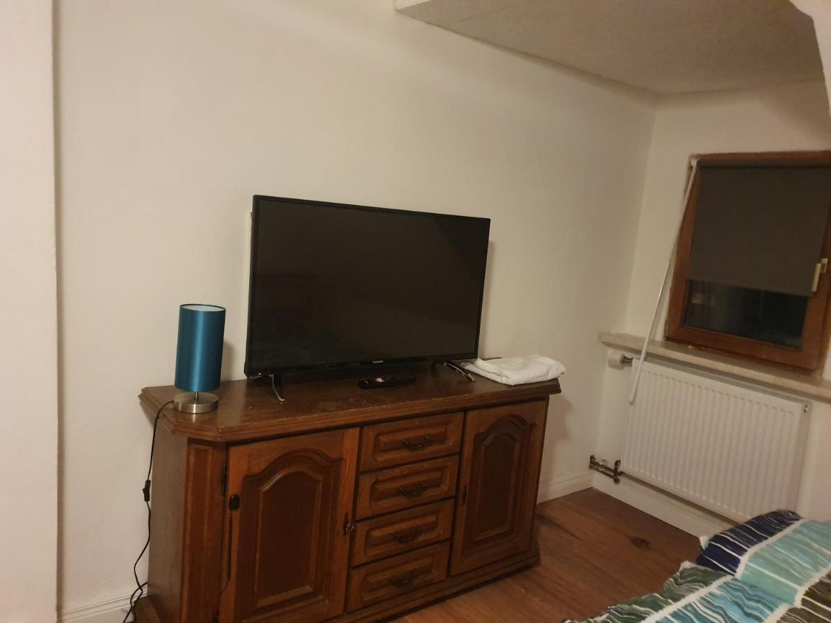 Dachgeschosswohnung In Neumuenster 2 Zimmer المظهر الخارجي الصورة